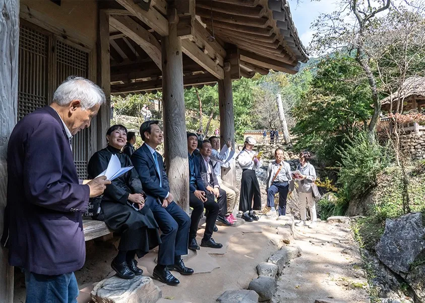 Pursuing a harmonious design where Eastern and Western values coexist for a …